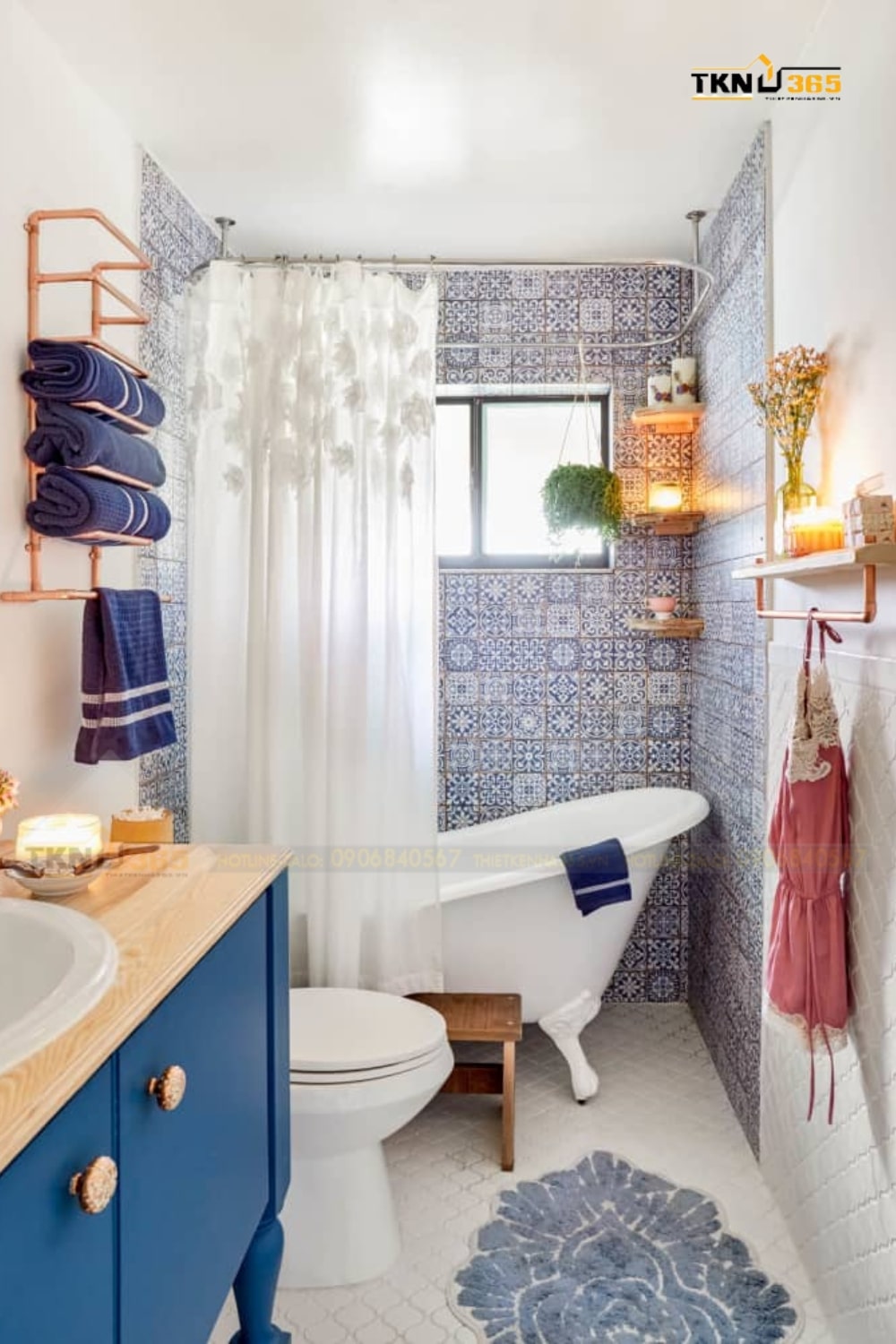 Phòng tắm này được trang trí bằng gạch lát nền và ốp tường hoa văn lạ mắt, dùng các tông màu tươi sáng để tạo nên một không gian sáng tạo và đầy phong cách