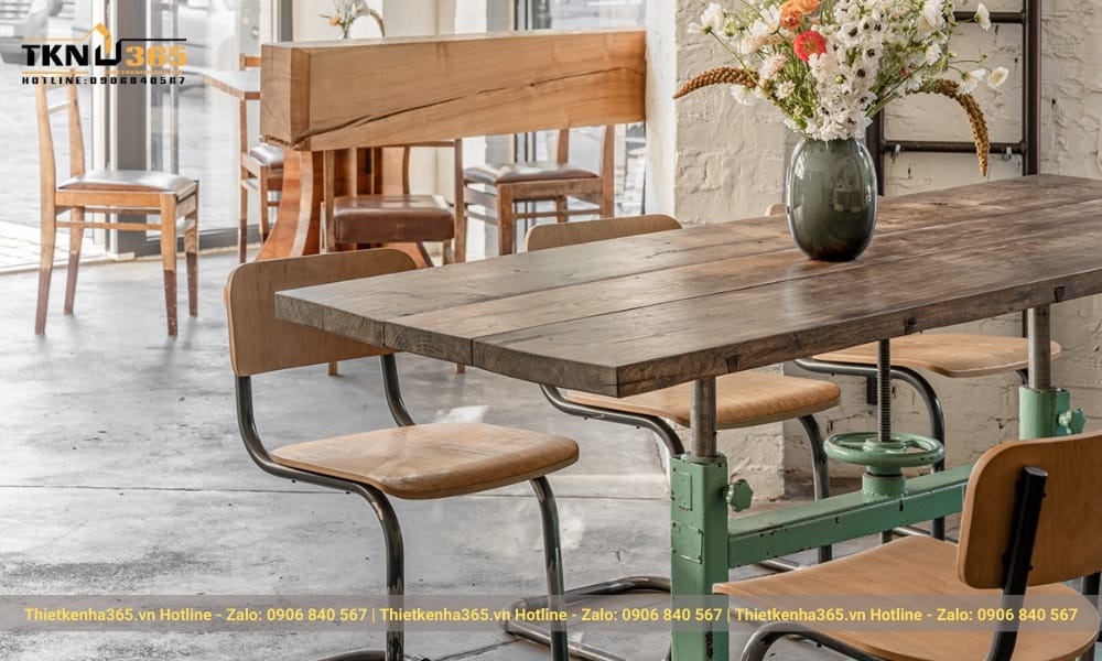 Nội thất gỗ bền chắc điểm nhấn của quán cafe Vintage.