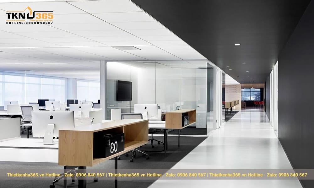 Không gian văn phòng thông thoáng, gam màu trắng - đen sẽ là sự lựa chọn tuyệt vời.