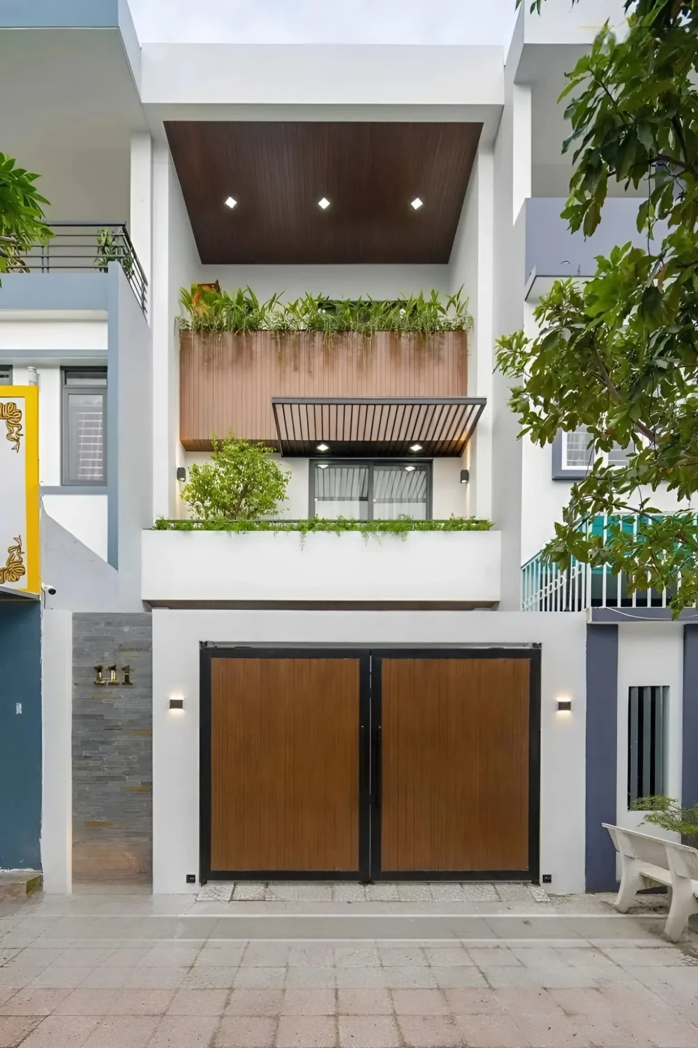 Thiết kế m&agrave;u sắc c&oacute; độ tương phản h&agrave;i h&ograve;a cho nh&agrave; phố hẹp ngang 3m