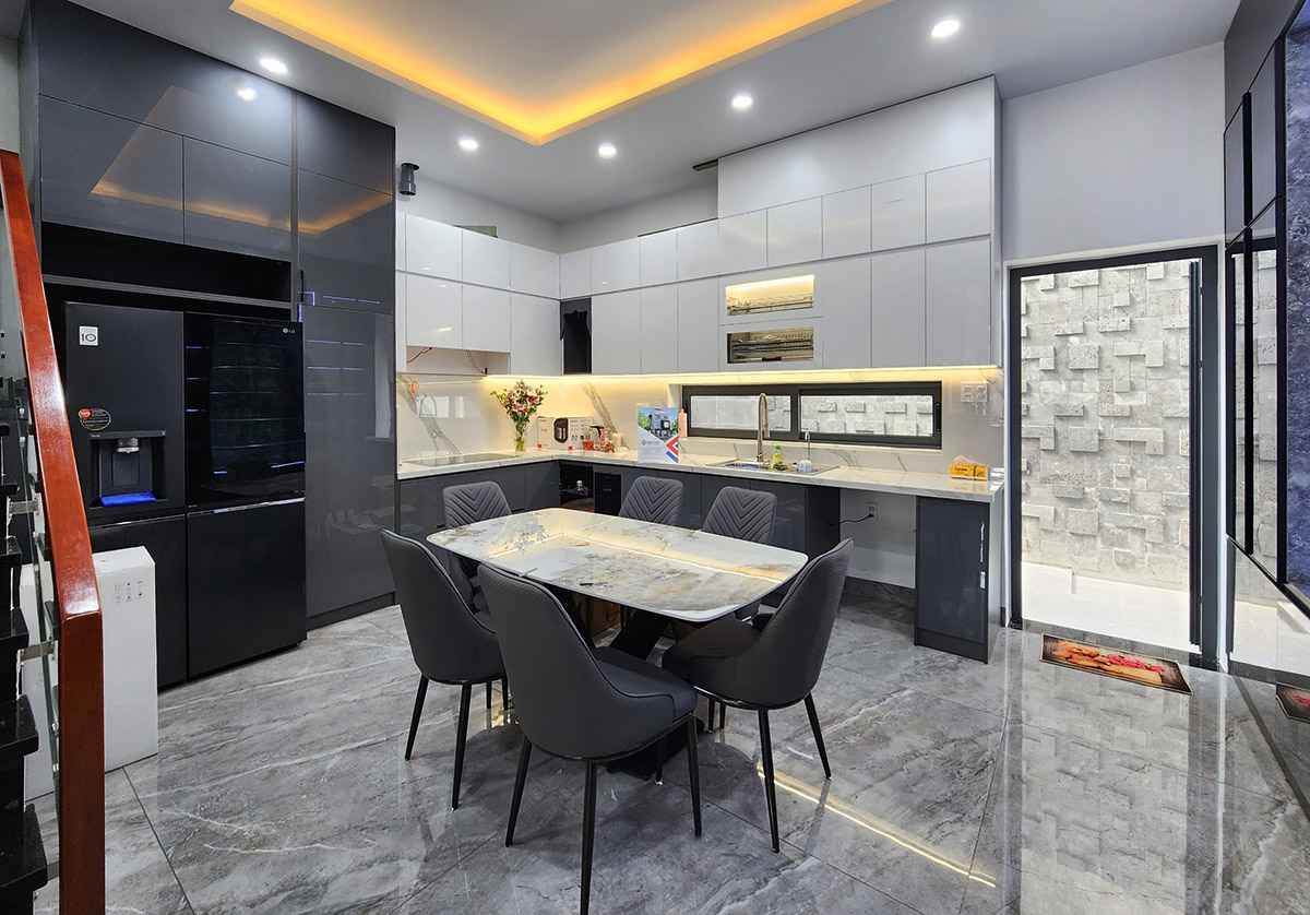 Nội thất phòng bếp nhà có tầng hầm 5x20 với không gian ấm cúng Nội thất phòng bếp nhà có tầng hầm 5x20 với không gian ấm cúng