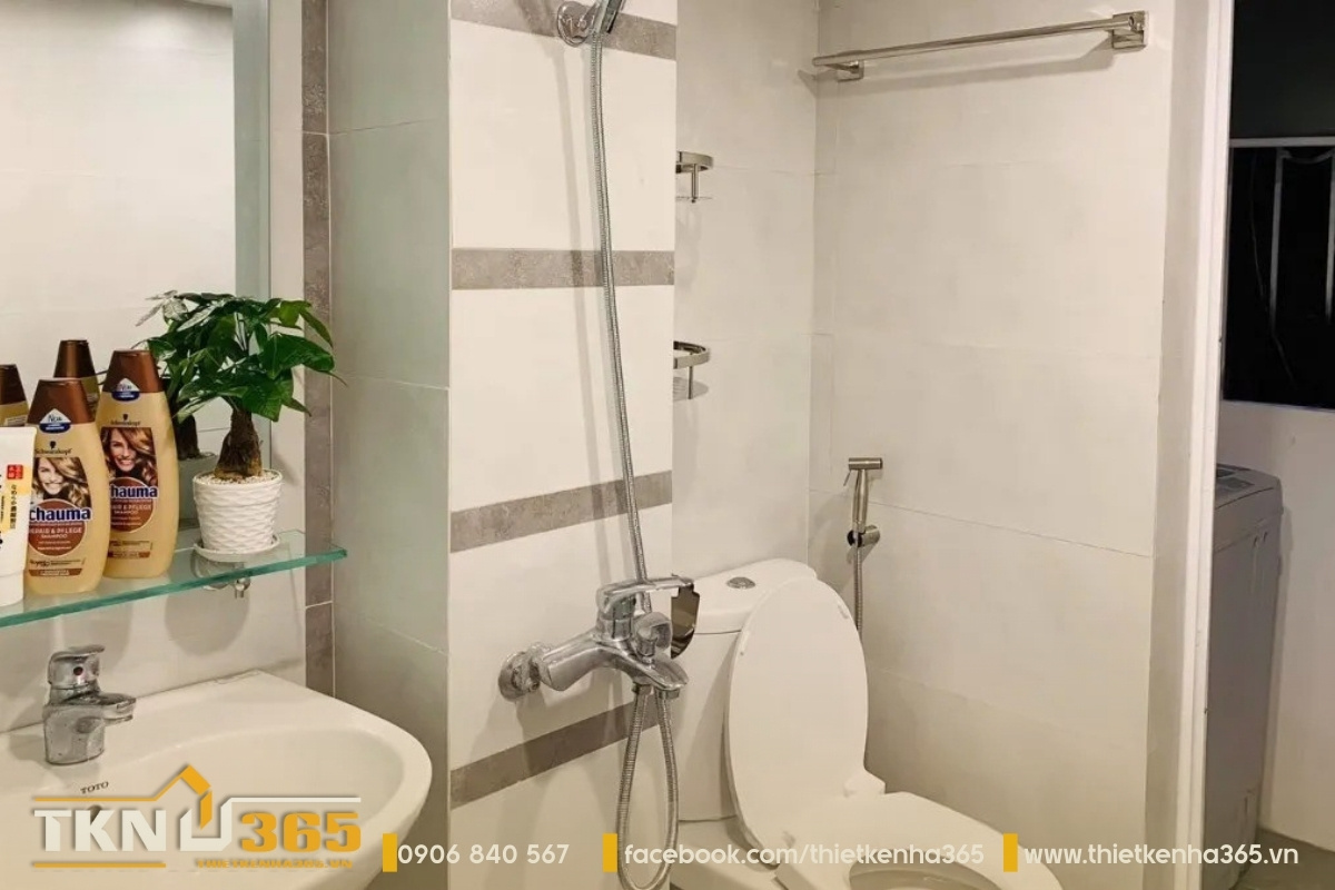 Ph&ograve;ng tắm kết hợp nh&agrave; vệ sinh với thiết kế đơn giản