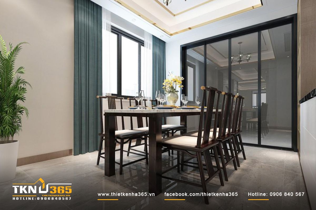 Bàn ăn gỗ tối màu với ghế tựa cao, kết hợp với bình hoa trang trí tạo nên không gian thanh lịch