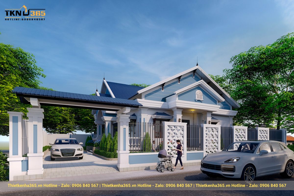 Cổng bê tông chắc chắn màu trắng xanh hòa hợp với tổng thể ngôi nhà