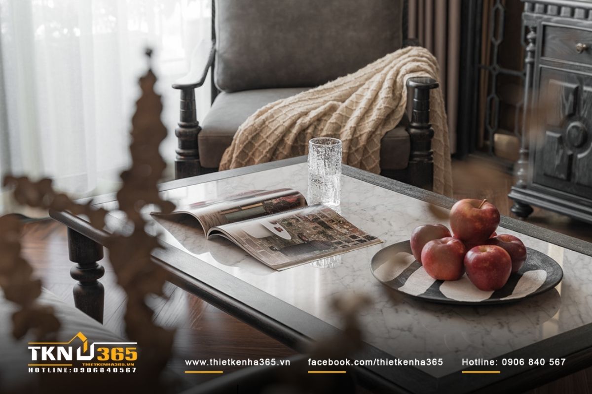 Không gian phòng khách mang lại cảm giác thoải mái với tone màu trầm