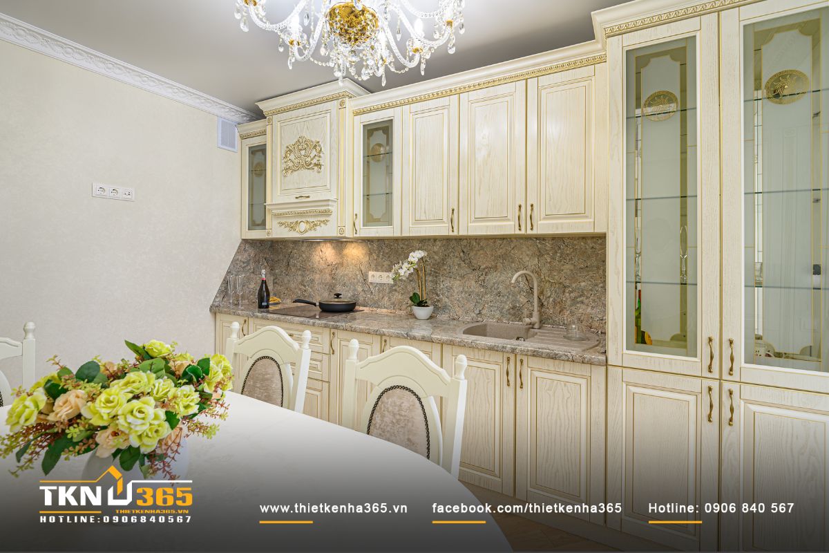 Đèn chùm pha lê giúp không gian phòng bếp thêm phần lỗng lậy