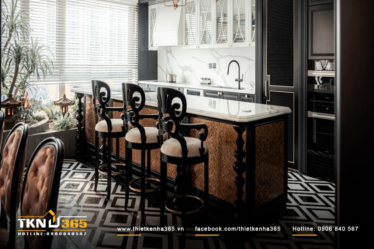 Không gian phòng bếp sang trọng hài hòa giữa phong cách Á Đông và kiến trúc Pháp