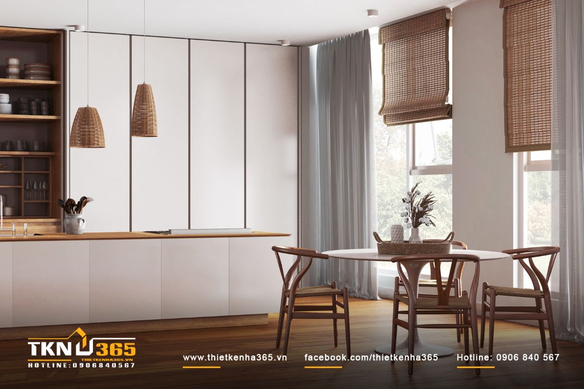 Phòng bếp có cửa sổ hứng nắng giúp căn nhà được hưởng trọn ánh sáng tự nhiên