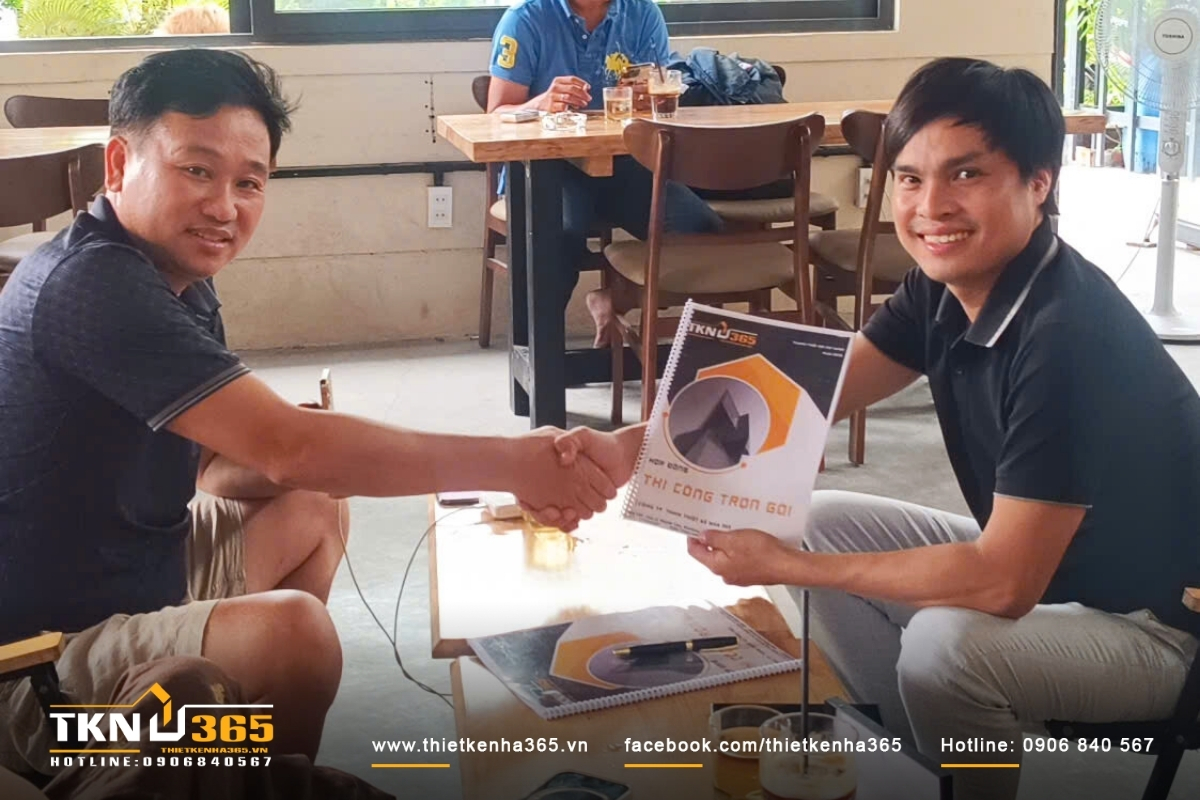 Gặp kh&aacute;ch h&agrave;ng để tư vấn v&agrave; sau đ&oacute; tiến h&agrave;nh khảo s&aacute;t hiện trạng