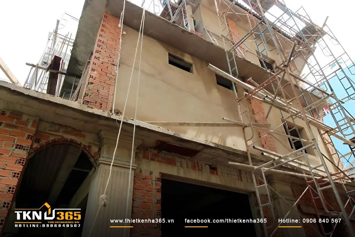 Phần th&ocirc; c&ocirc;ng tr&igrave;nh đang được x&acirc;y dựng