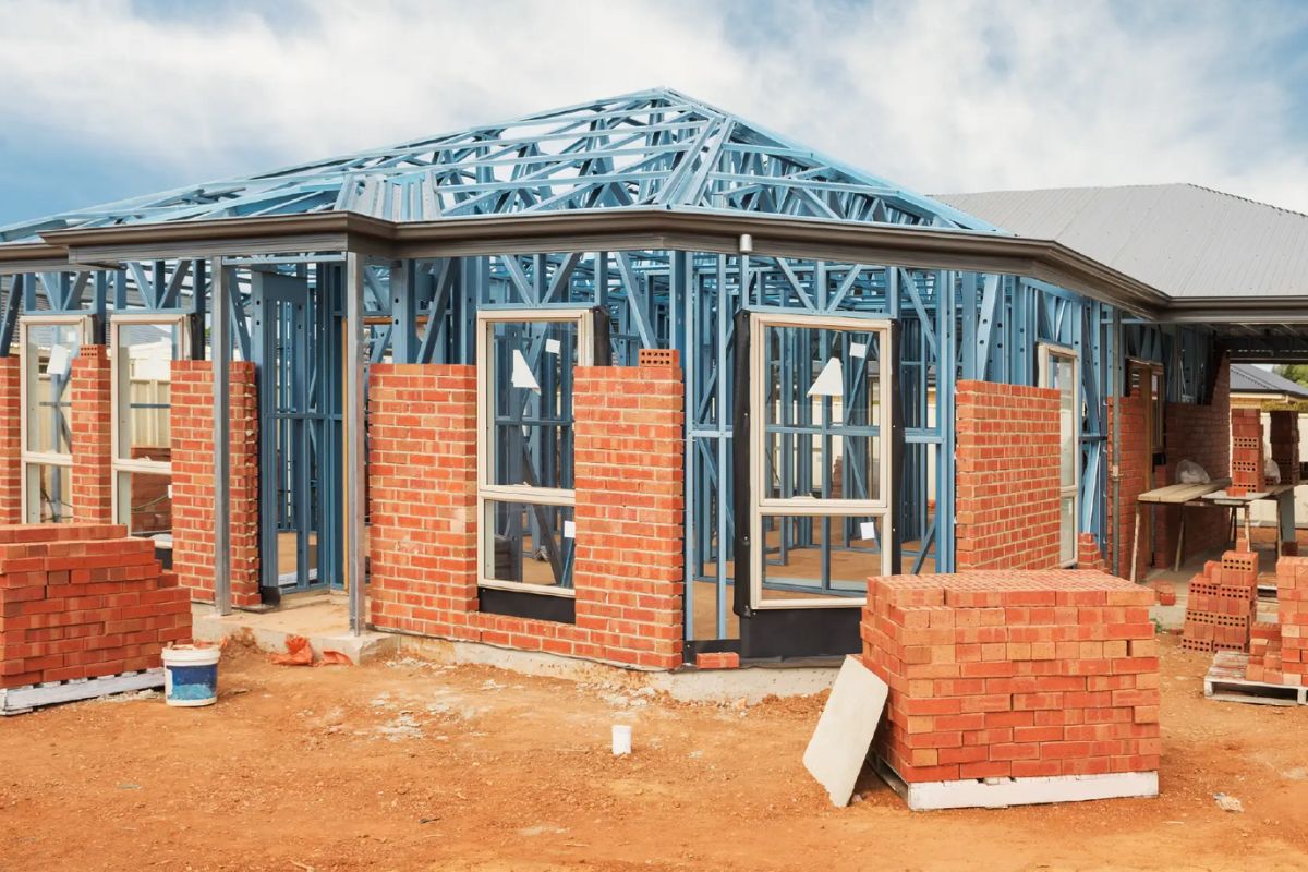 Cần kiểm tra mức độ rỉ sét của sắt thép phế liệu trước khi đưa vào thi công | Cách Dùng Vật Liệu Tái Chế Trong Xây Dựng Hiệu Quả