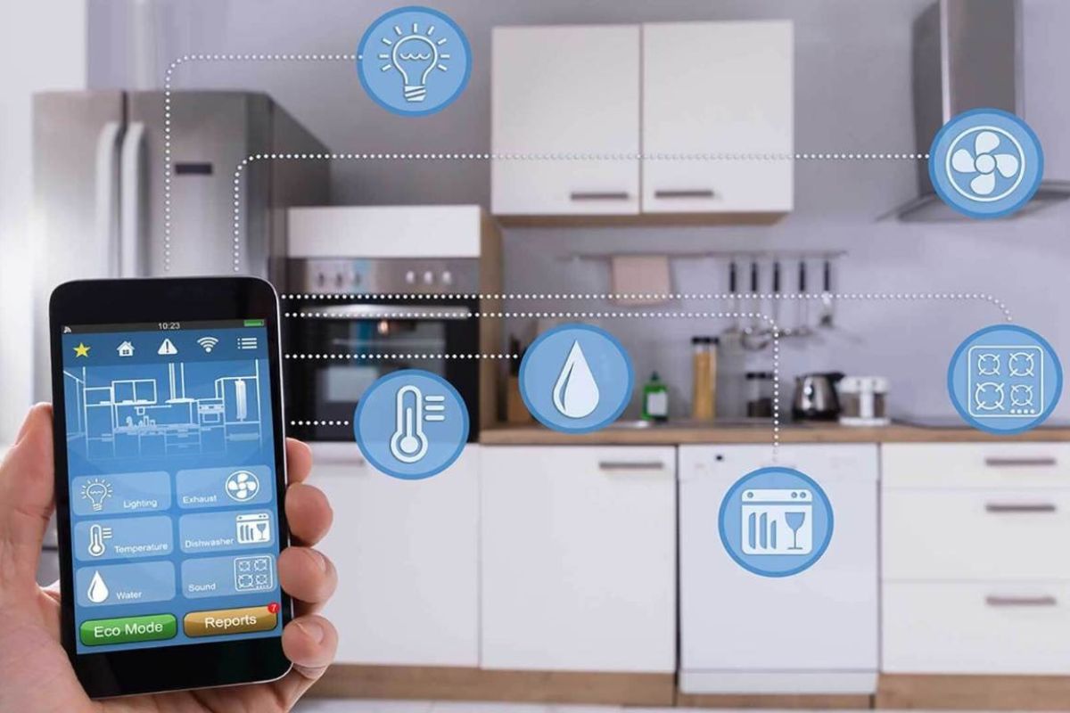 Các thiết bị gia dụng thông minh được tích hợp vào một hệ thống điều khiển trung tâm Các thiết bị gia dụng thông minh được tích hợp vào một hệ thống điều khiển trung tâm