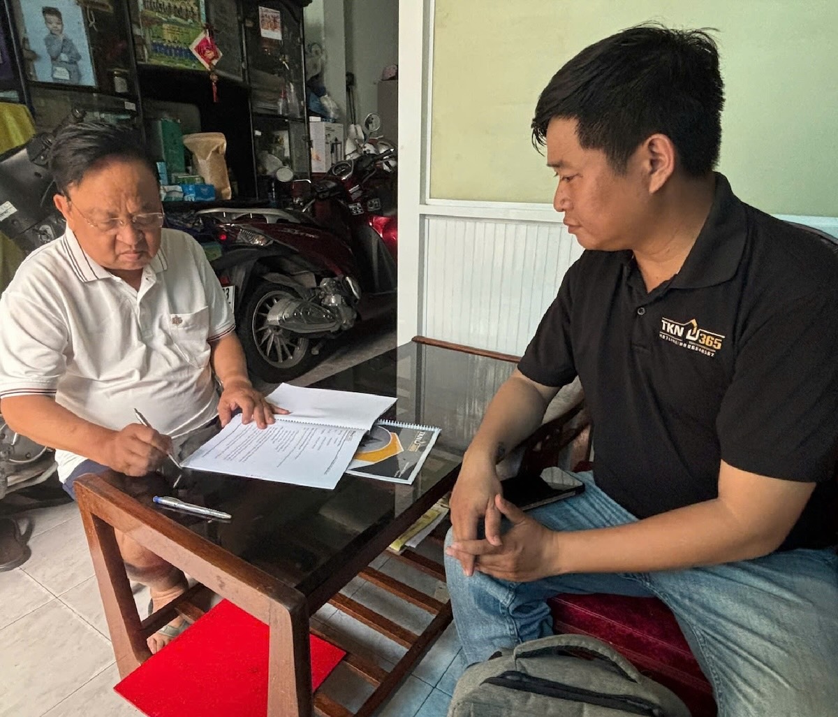 Quy trình 5 bước tại Thiết Kế Nhà 365: Tư vấn nhu cầu → Khảo sát thực tế → Báo giá chi tiết → Ký hợp đồng & triển khai → Bàn giao & đồng hành thi công.