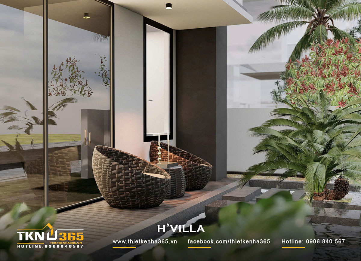 Khoảng hiên rộng rãi bên cạnh hồ nước là không gian thư giãn của gia chủ