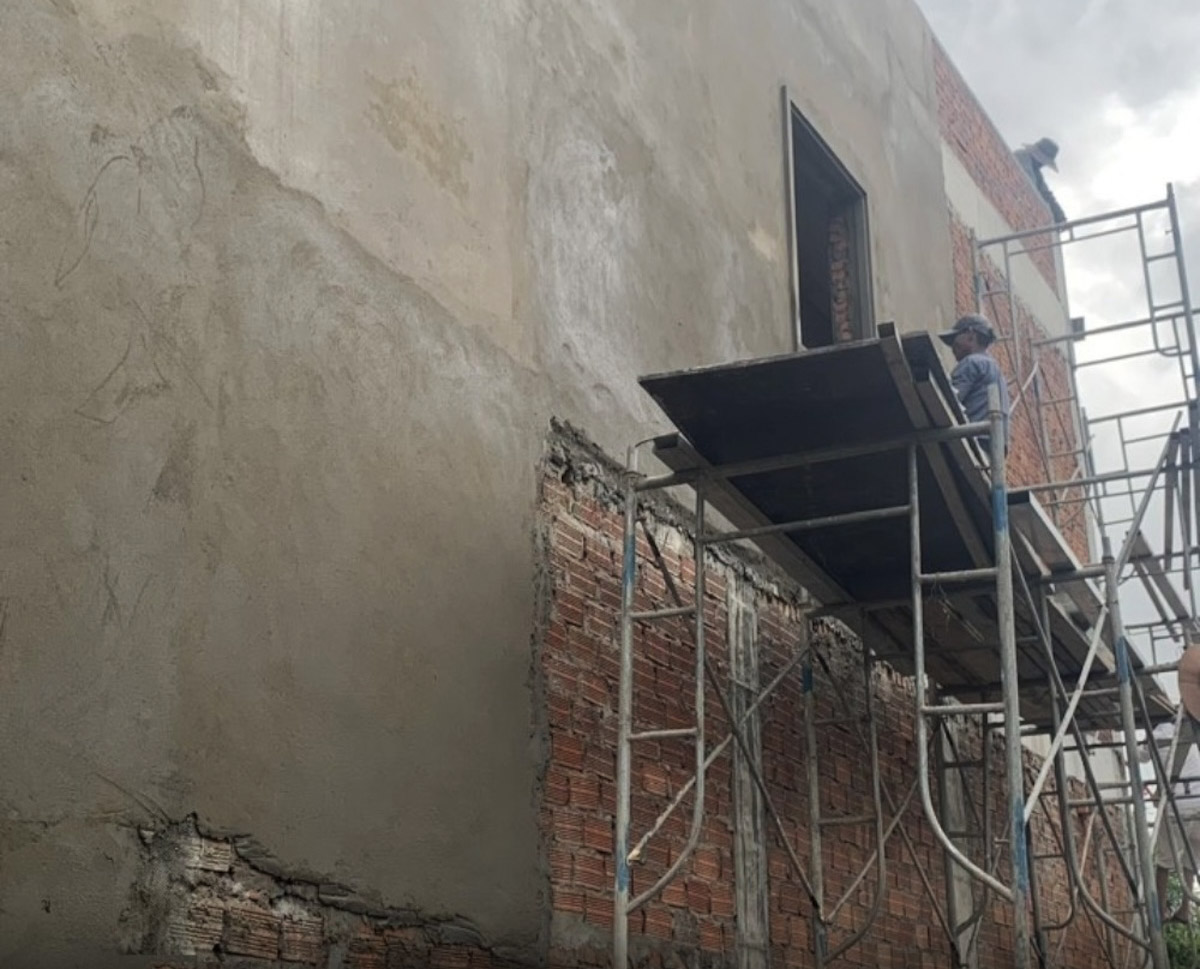 Các hạng mục ngoại thất nên được hoàn thiện trước mùa mưa để đảm bảo độ bền và tiết kiệm chi phí. 