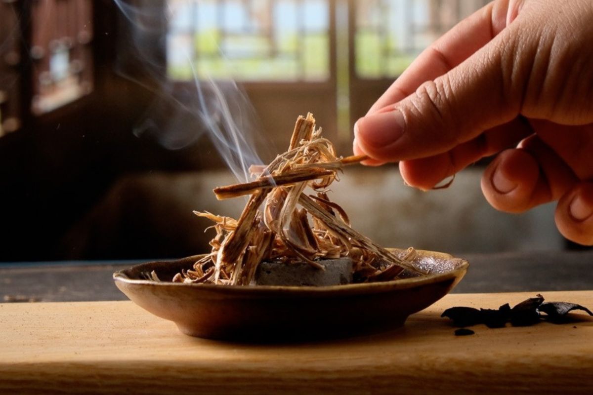 Mỗi loại nguyên liệu xông nhà có ưu điểm riêng, vì thế gia chủ có thể thoải mái lựa chọn theo nhu cầu và sở thích (Ảnh: Sưu tầm)