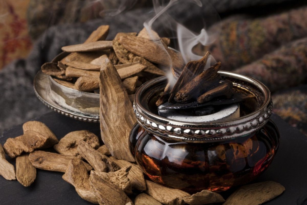 Trầm hương xông nhà có mùi thơm nhẹ nhàng, giúp loại bỏ mùi hôi và tà khí trong nhà mới xây (Ảnh: Sưu tầm)