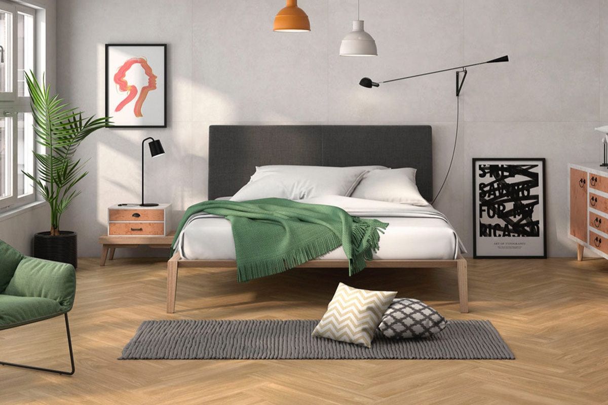 Gạch vân gỗ màu sắc nhẹ nhàng mang đến cho không gian phòng ngủ cảm giác ấm cúng và thư giãn (Ảnh: Sưu tầm)