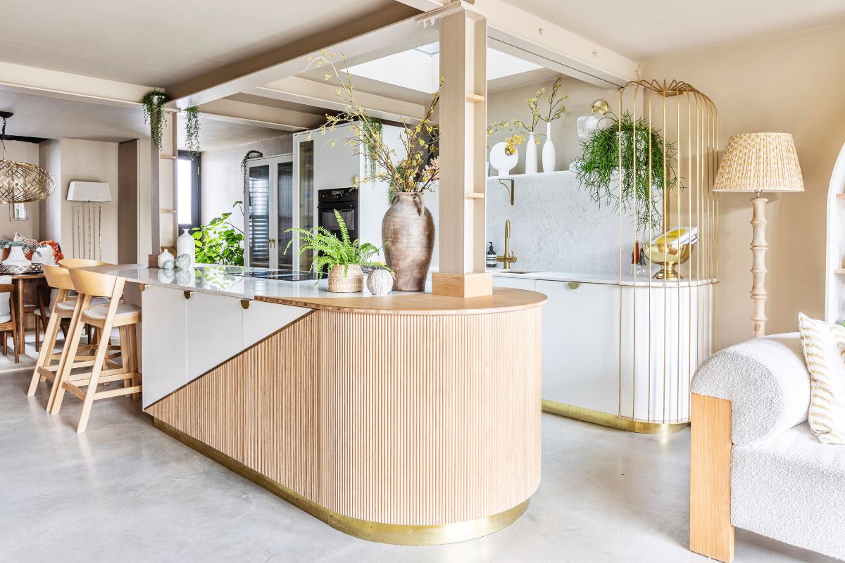 Phân chia không gian bằng đảo bếp (Ảnh: Sưu tầm)