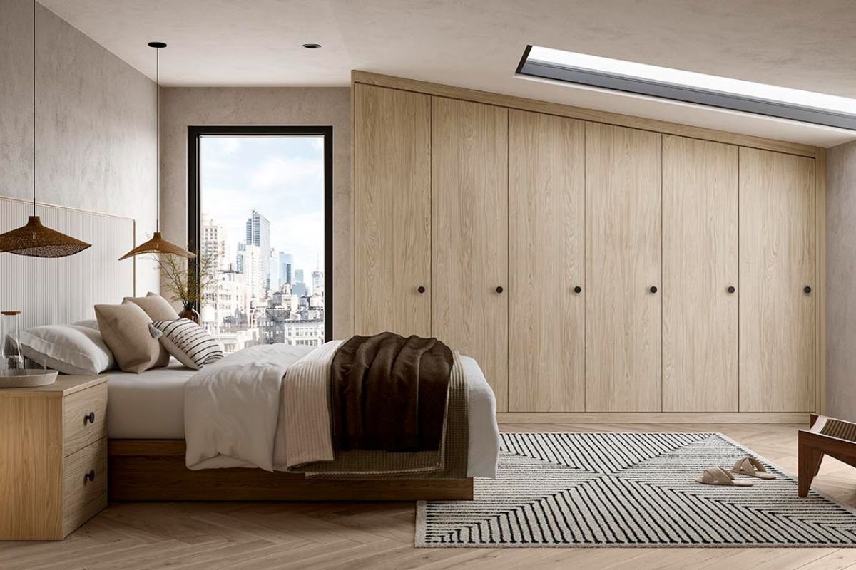 Tủ quần &aacute;o kịch trần sở hữu chiều cao s&aacute;t trần, tạo th&agrave;nh khối liền mạch (Ảnh: Sưu tầm)