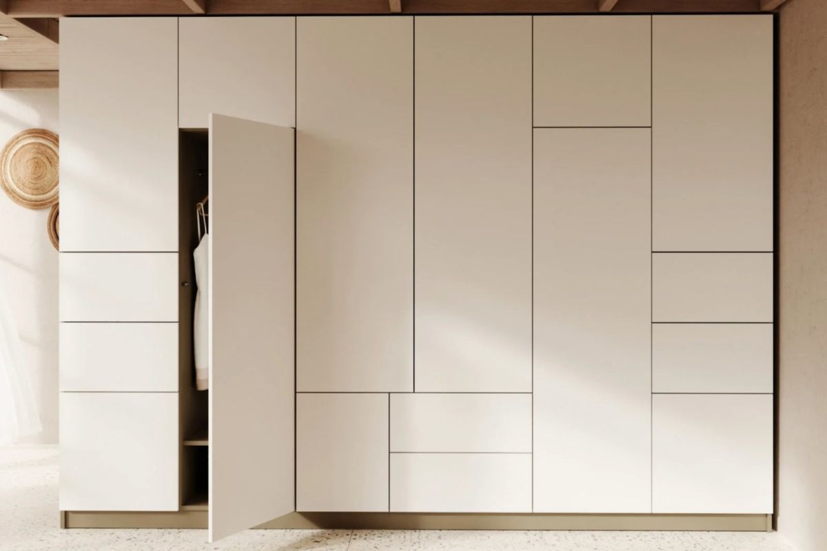 Chi ph&iacute; l&agrave;m tủ quần &aacute;o kịch trần cao hơn những mẫu tủ th&ocirc;ng thường (Ảnh: Sưu tầm)