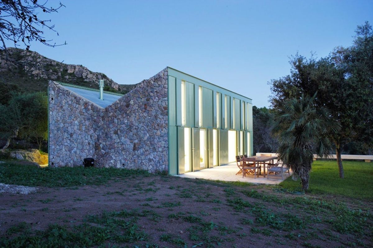 Thiết kế nhà có hệ thống thu gom nước mưa đơn giản tốn ít chi phí (Ảnh: Sưu tầm)