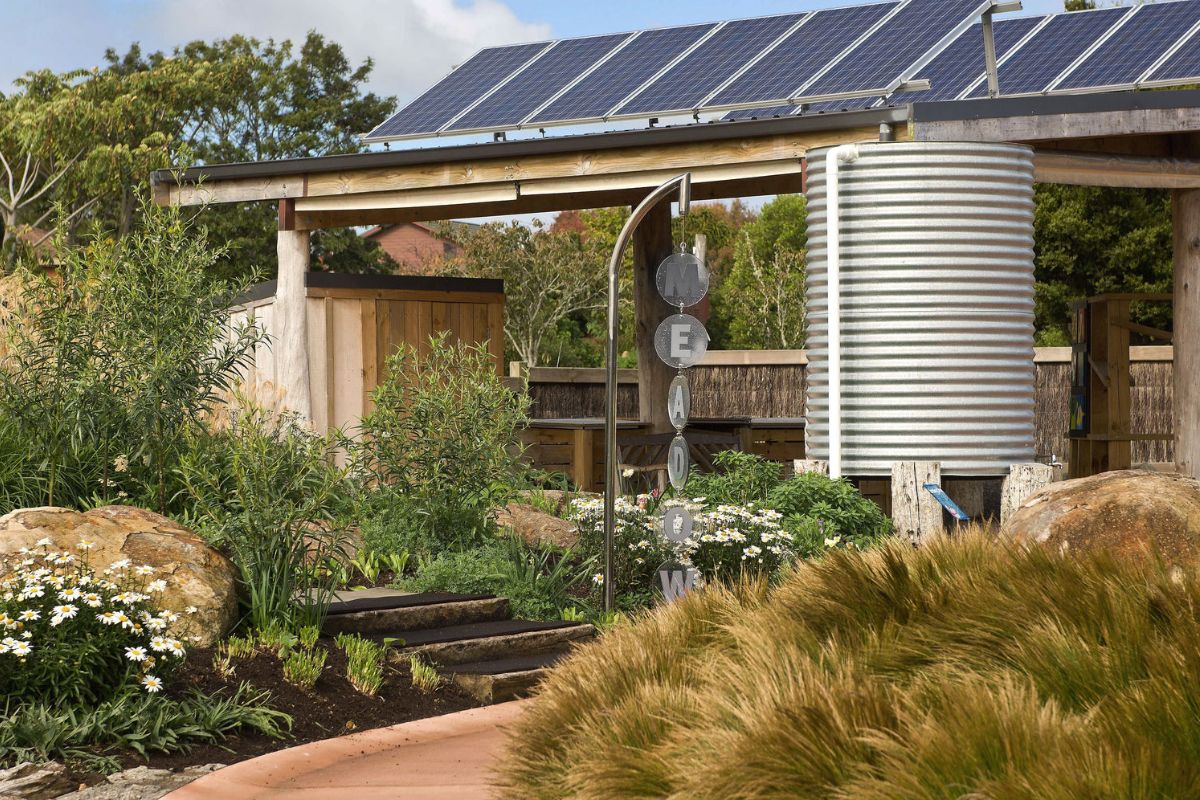 Vệ sinh định kỳ đảm bảo chất lượng nguồn nước và độ bền của toàn bộ hệ thống (Ảnh: Sưu tầm)