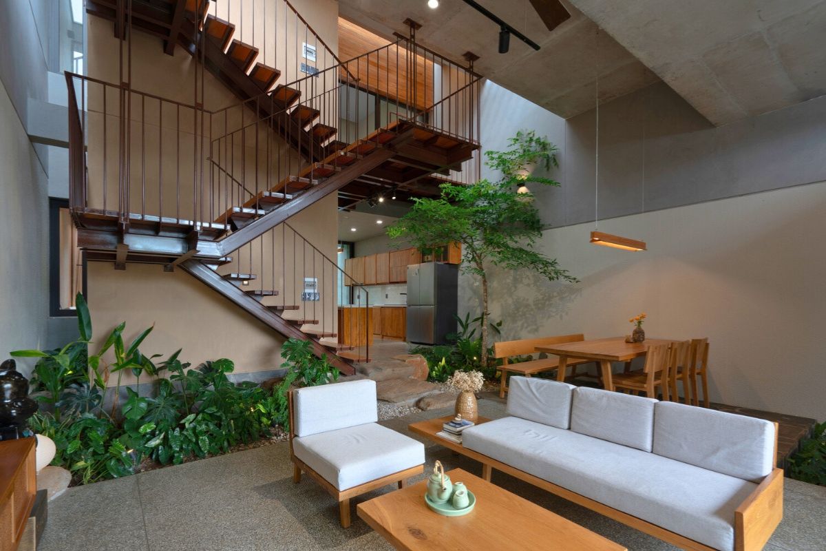 Giếng trời mang ánh sáng và gió vào nhà, nếu biết tận dụng sẽ trở thành “trái tim xanh” của công trình (Ảnh: Sưu tầm)