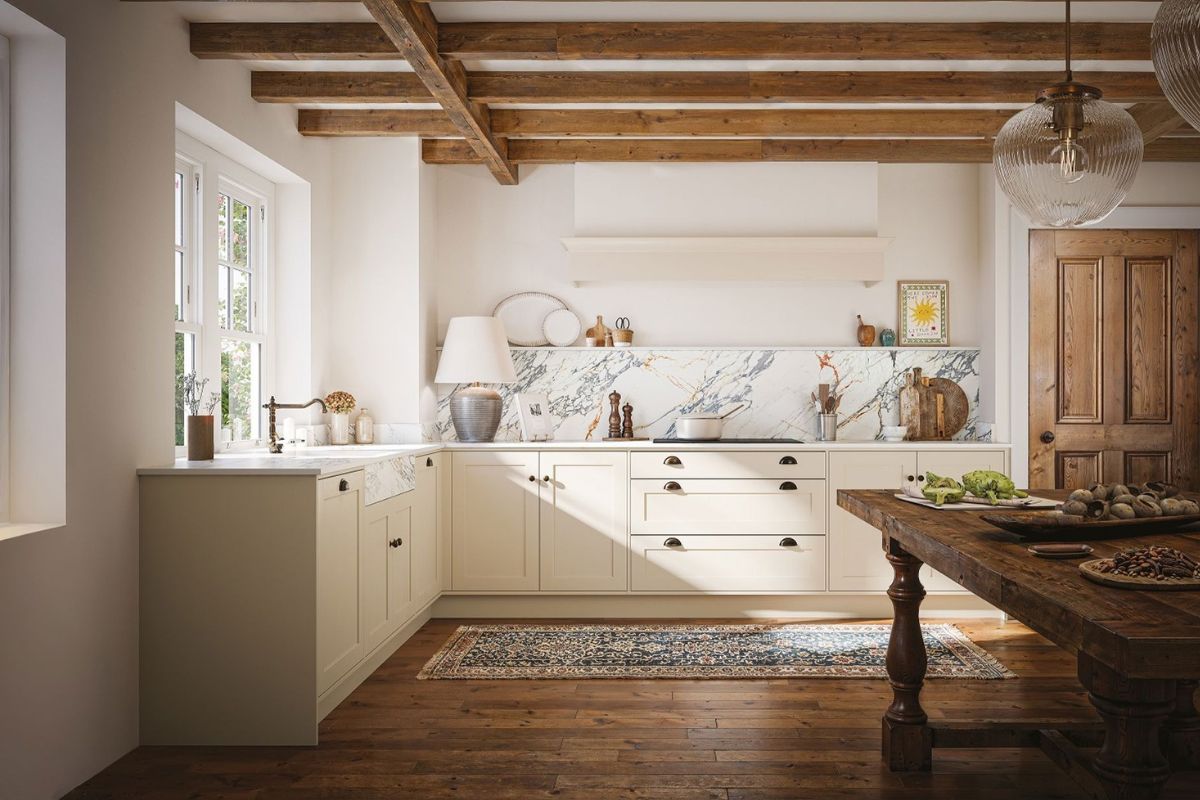 Bếp đặt dưới xà ngang tạo cảm giác bị đè nén, dễ tích tụ năng lượng xấu (Ảnh: Sưu tầm)