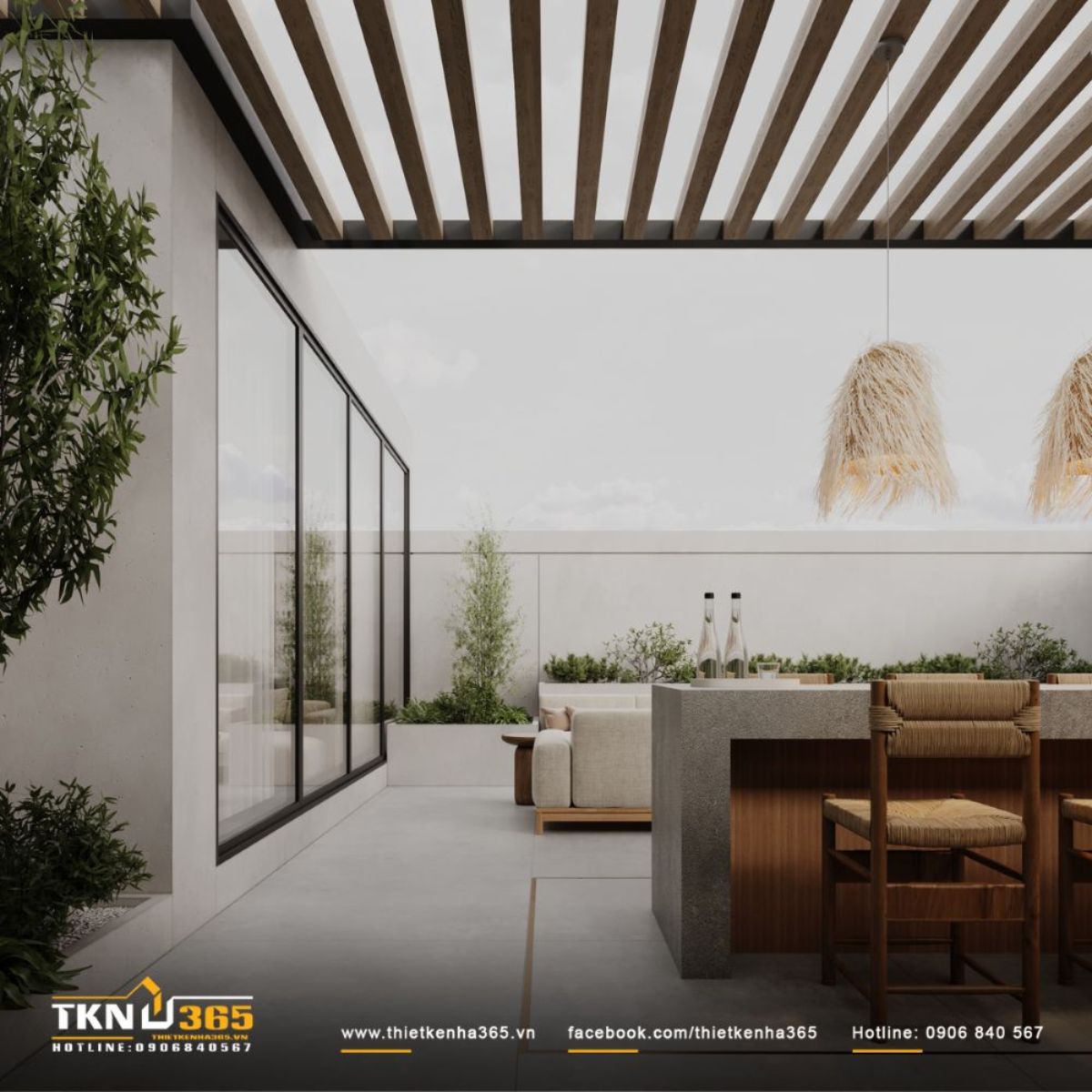 Sân thượng được gia chủ trồng thêm nhiều cây xanh, mang đến bầu không khí mát mẻ cho nhà phố