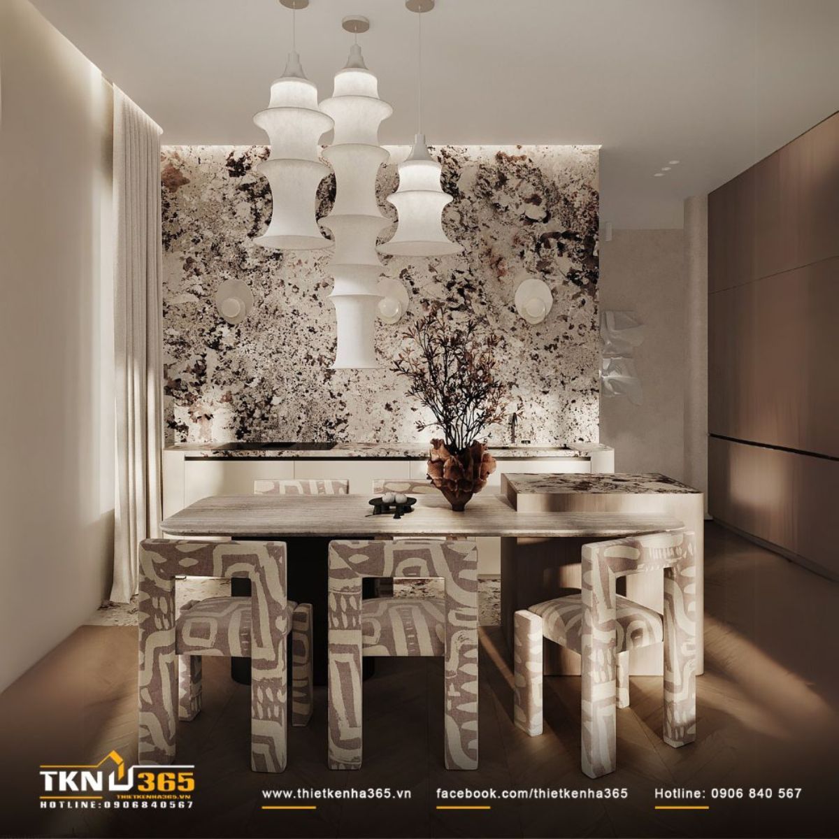 Những chiếc đèn thả và họa tiết trên tường làm nổi bật tinh thần nghệ thuật trong không gian sống