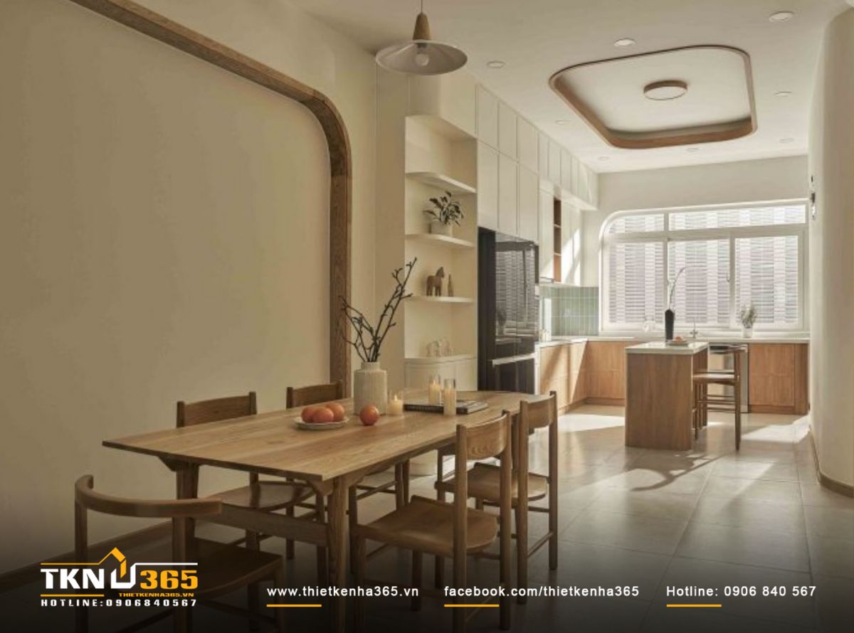 Khu vực ăn uống và nấu nướng trong nhà phố tràn ngập ánh sáng tự nhiên