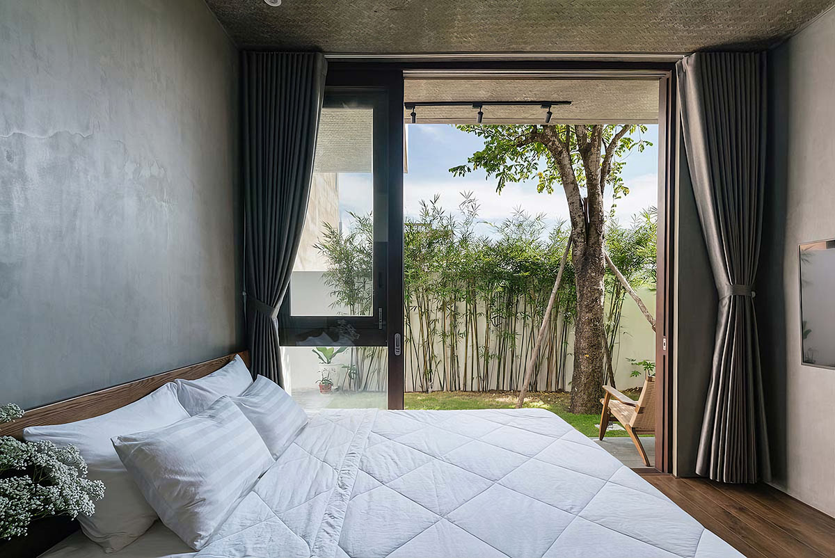 Phòng ngủ kết nối trực tiếp với thiên nhiên giúp gia chủ có được những giấc ngủ thoải mái, tinh thần thư thái.