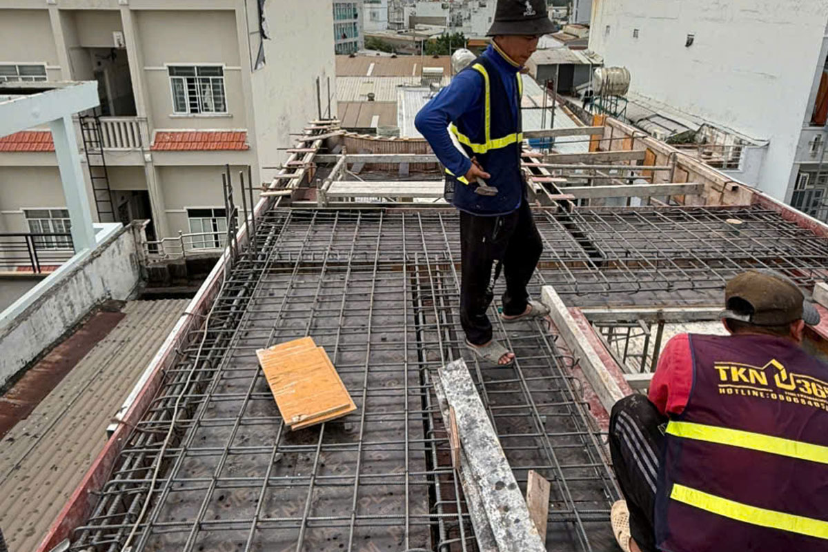 Khi xây nhà quận Phú Nhuận, việc chọn đơn vị thi công uy tín là rất quan trọng.