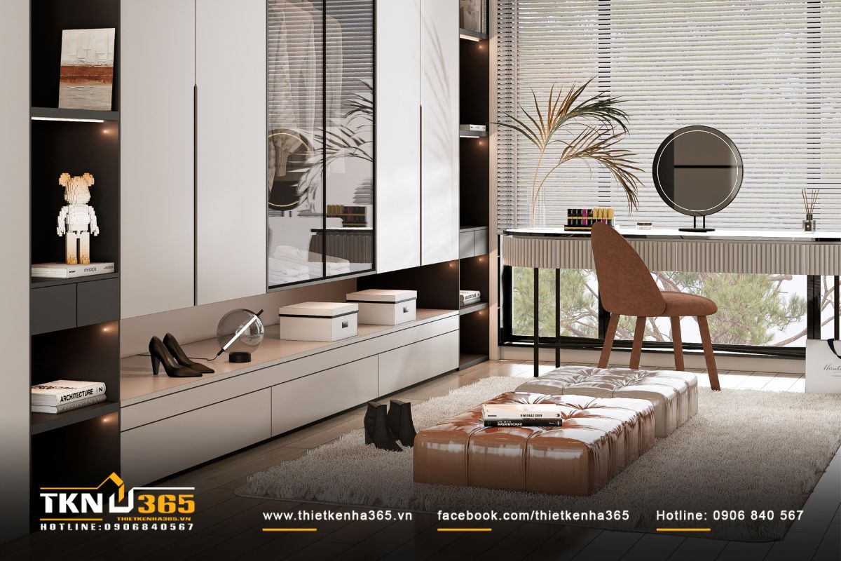 Phòng thay đồ liền kề bố trí hệ tủ cao kịch trần, xen kẽ các ô hở có đèn hắt giúp trưng bày phụ kiện và trang phục tinh gọn