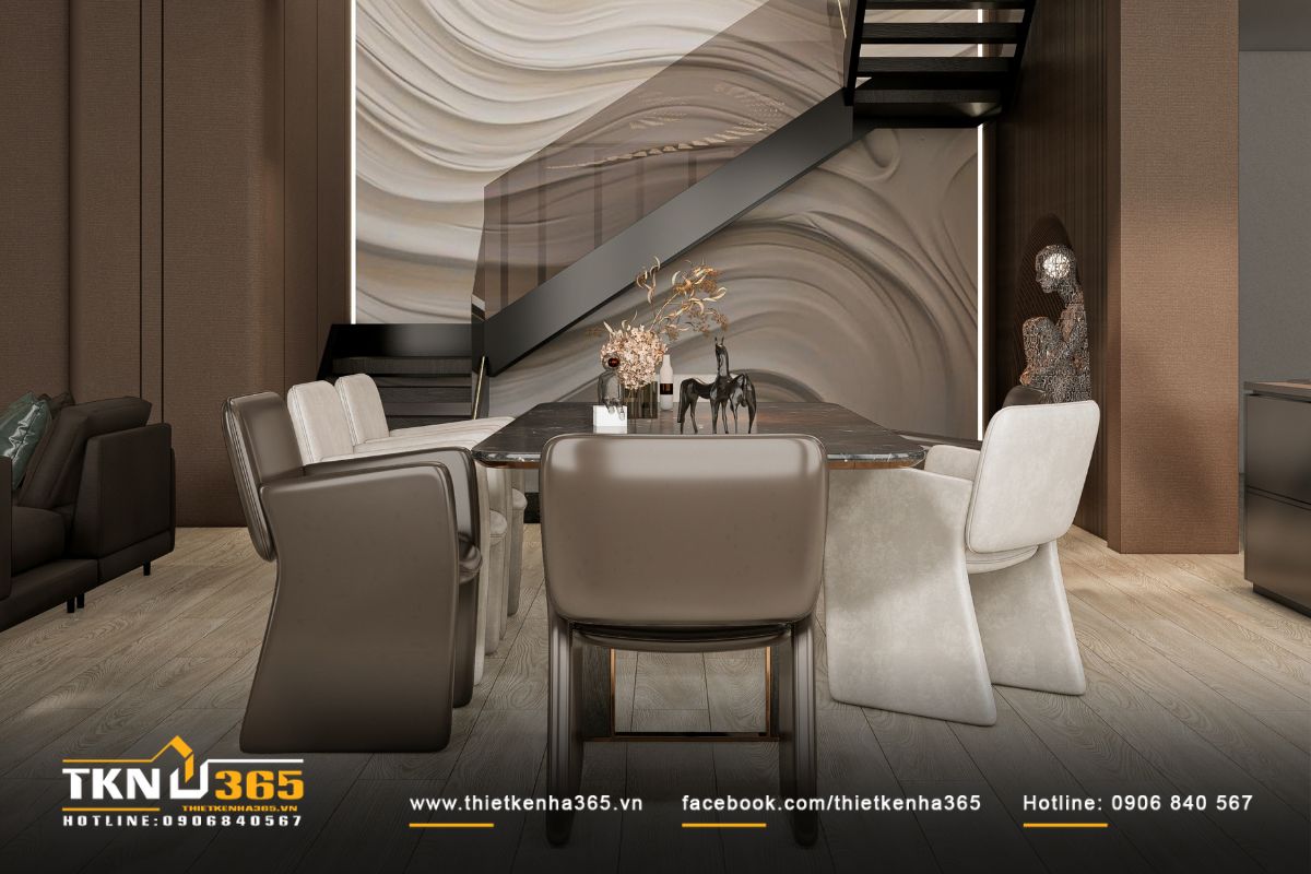 Mảng tường cầu thang ốp đá vân xoáy mang tính điêu khắc, tạo chiều sâu cho khu vực ăn uống