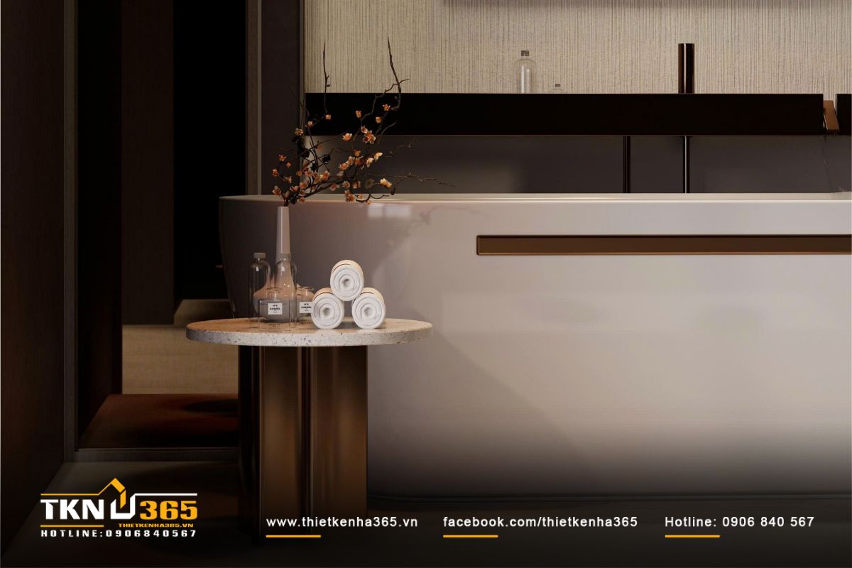 Bàn phụ cạnh bồn tắm sắp xếp tinh tế khăn cuộn, lọ tinh dầu và cành khô