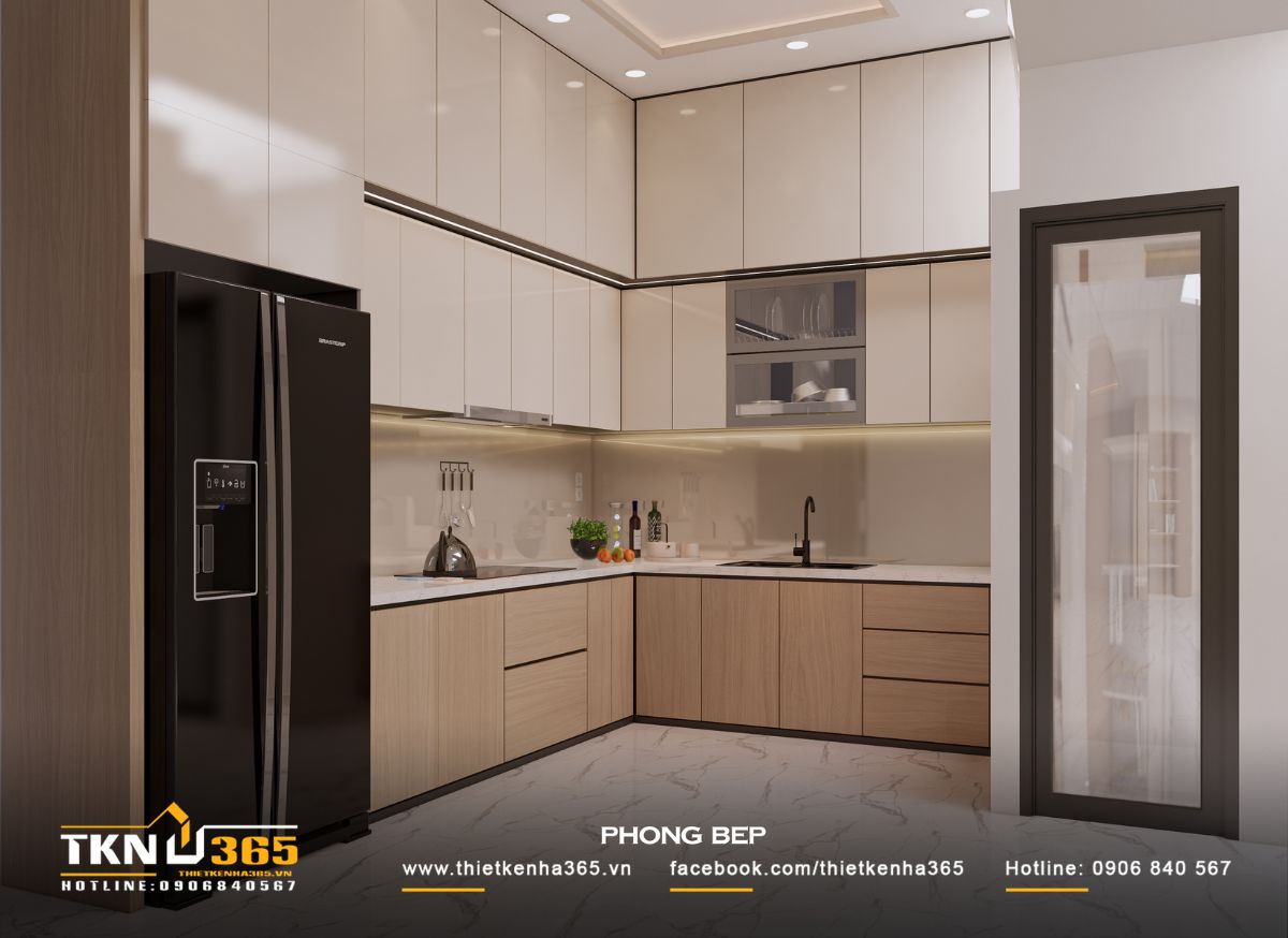 Cửa kính cạnh bếp giúp không gian luôn thoáng sáng, mang lại cảm giác rộng rãi và thoải mái khi sử dụng