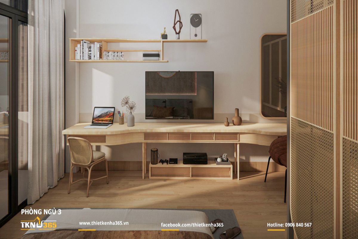 Góc làm việc - giải trí gọn gàng với bàn cong mềm mại, kệ mở và tivi treo tường, giữ tổng thể phòng ngủ luôn tinh giản và ấm áp