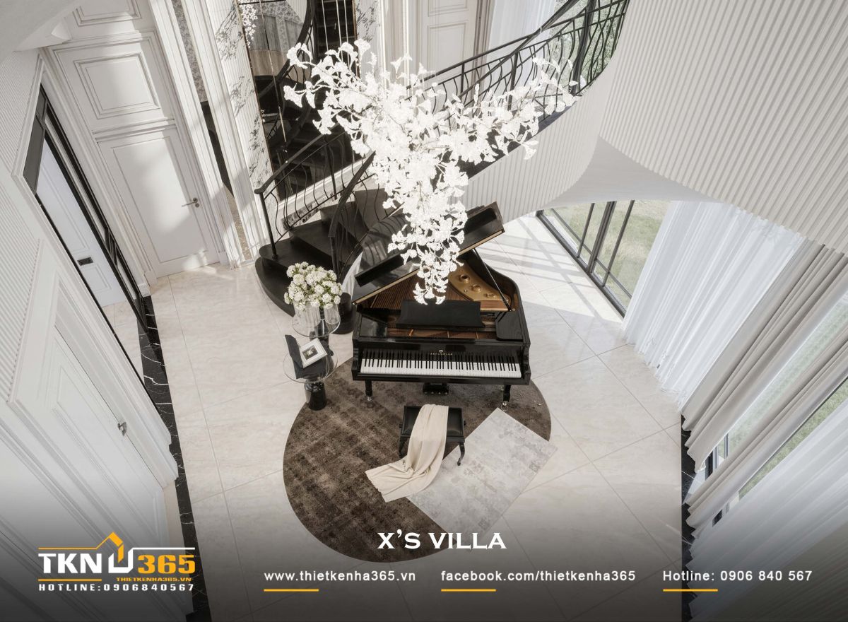 &Aacute;nh s&aacute;ng từ hệ cửa k&iacute;nh cao s&aacute;t trần giao thoa c&ugrave;ng đ&egrave;n trang tr&iacute;, l&agrave;m nổi bật chiều s&acirc;u kh&ocirc;ng gian v&agrave; nhịp điệu kiến tr&uacute;c