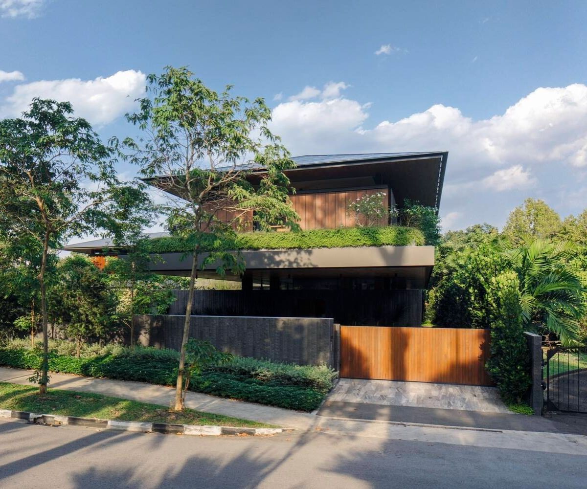 Cây xanh trồng thành nhiều lớp giúp bầu không khí trong biệt thự luôn mát mẻ, trong lành (Ảnh: Sưu tầm)