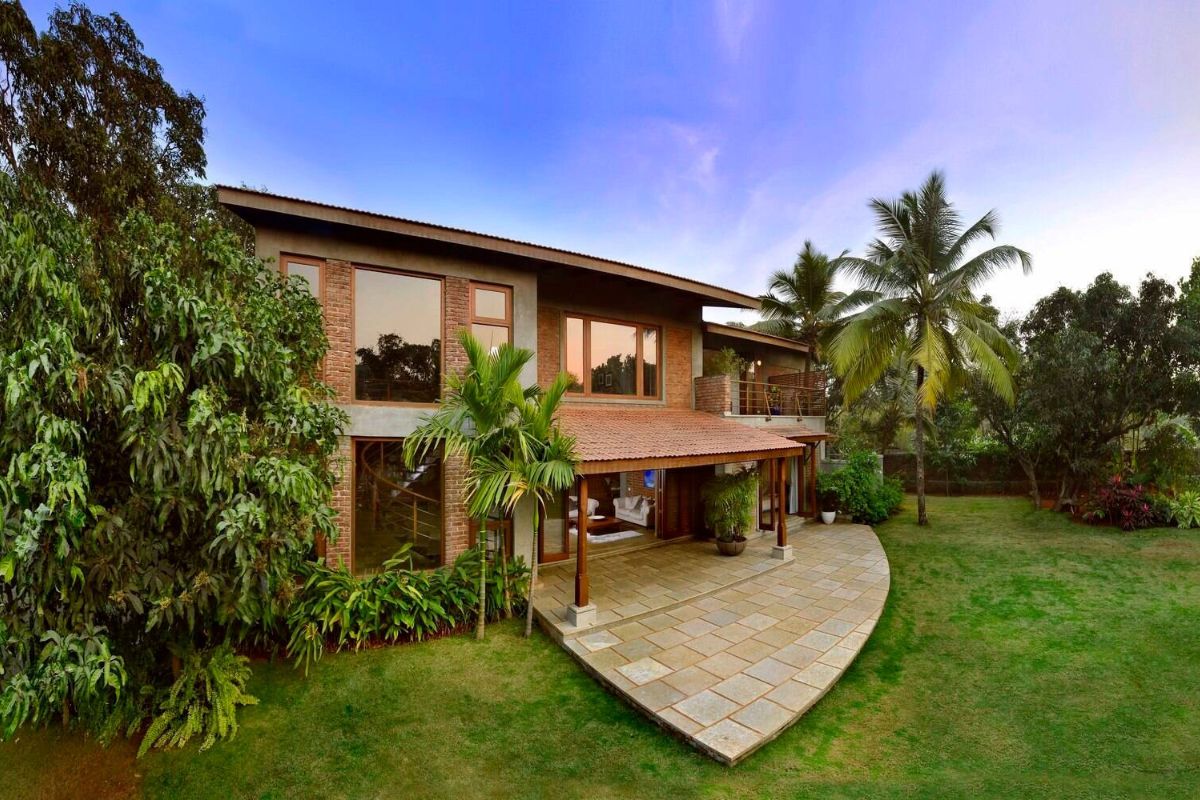 Khi x&acirc;y dựng biệt thự s&acirc;n vườn, n&ecirc;n ưu ti&ecirc;n lựa chọn vật liệu mộc mạc, đảm bảo độ bền v&agrave; th&acirc;n thiện với m&ocirc;i trường (Ảnh: Sưu tầm)