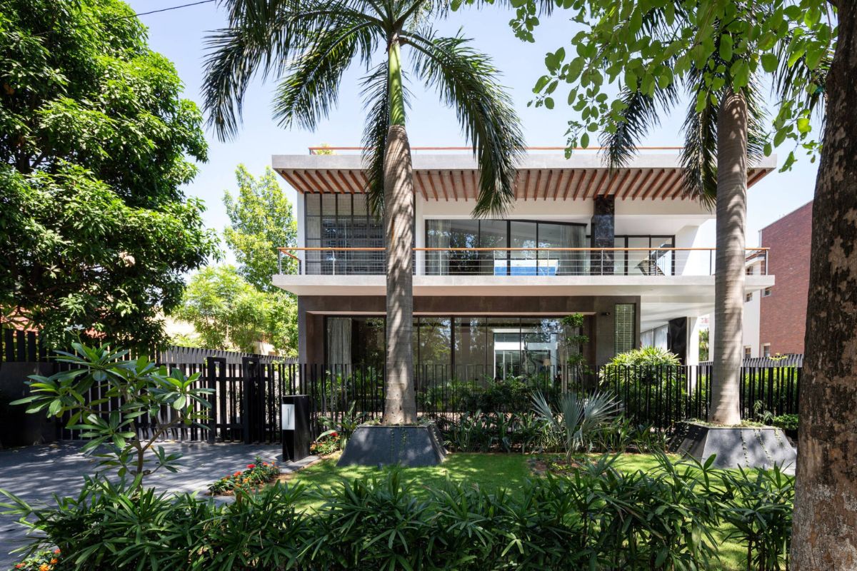 Thi&ecirc;n nhi&ecirc;n l&agrave; một phần quan trọng kh&ocirc;ng thể thiếu trong thiết kế biệt thự s&acirc;n vườn (Ảnh: Sưu tầm)