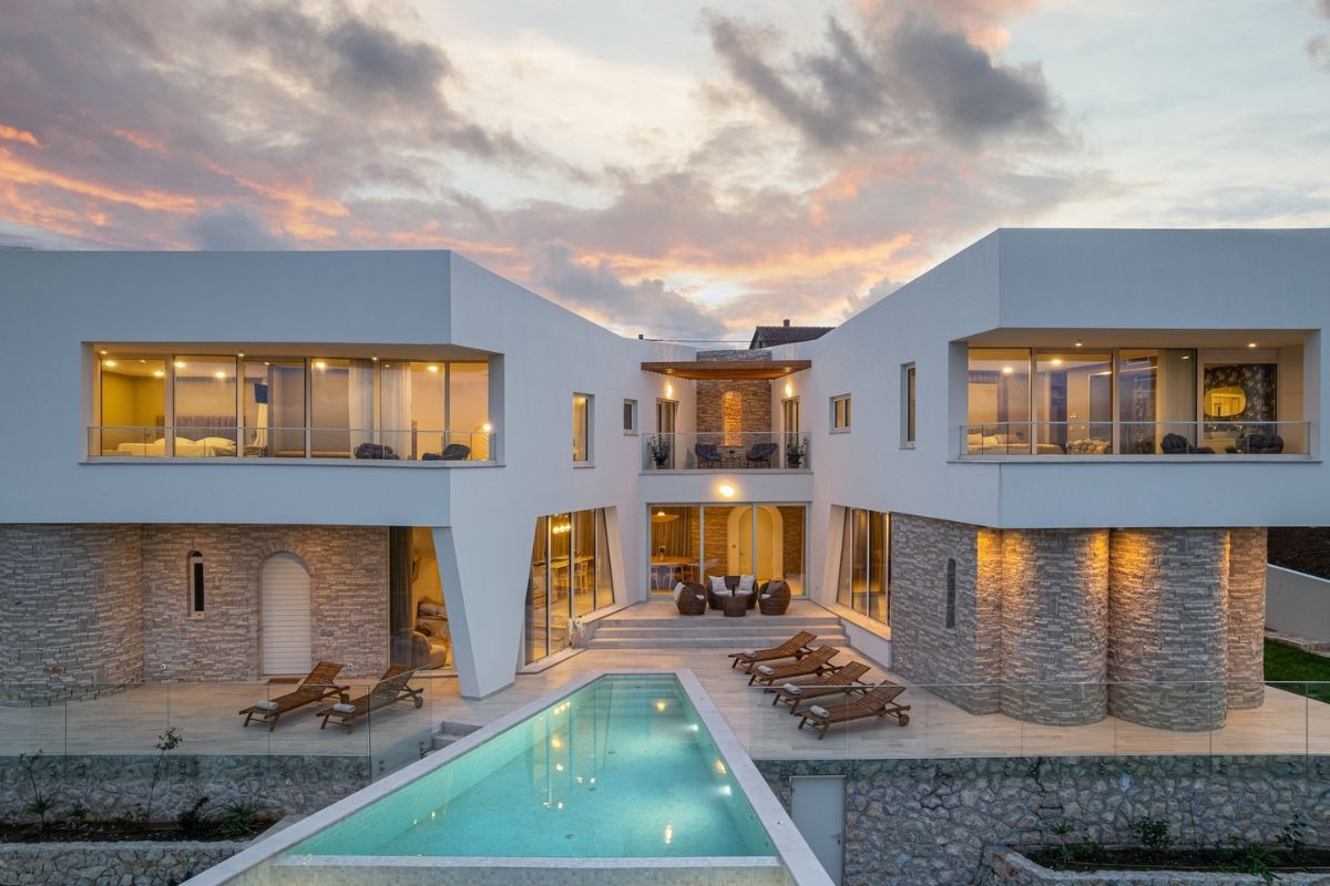 Chọn vật liệu cao cấp khi x&acirc;y biệt thự khẳng định gu thẩm mỹ v&agrave; mức độ đầu tư của gia chủ (Ảnh: Sưu tầm)