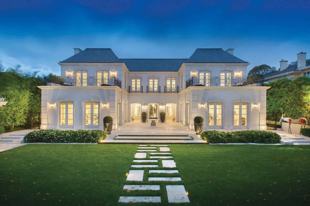 Biệt thự t&acirc;n cổ điển ưu ti&ecirc;n gam m&agrave;u trung t&iacute;nh s&aacute;ng (Ảnh: Sưu tầm)