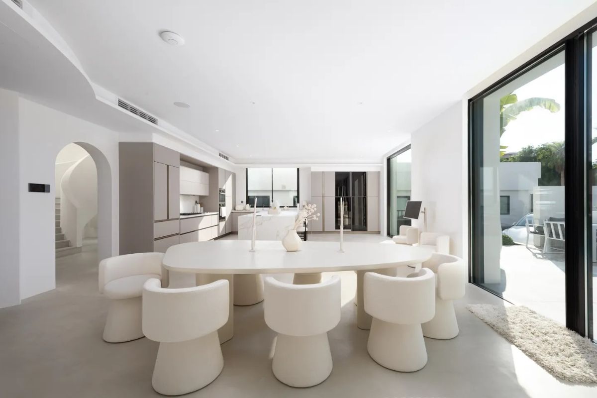 Thiết kế biệt thự tối giản ưu tiên giữ lại bề mặt vật liệu mộc & trung tính (Ảnh: Sưu tầm)