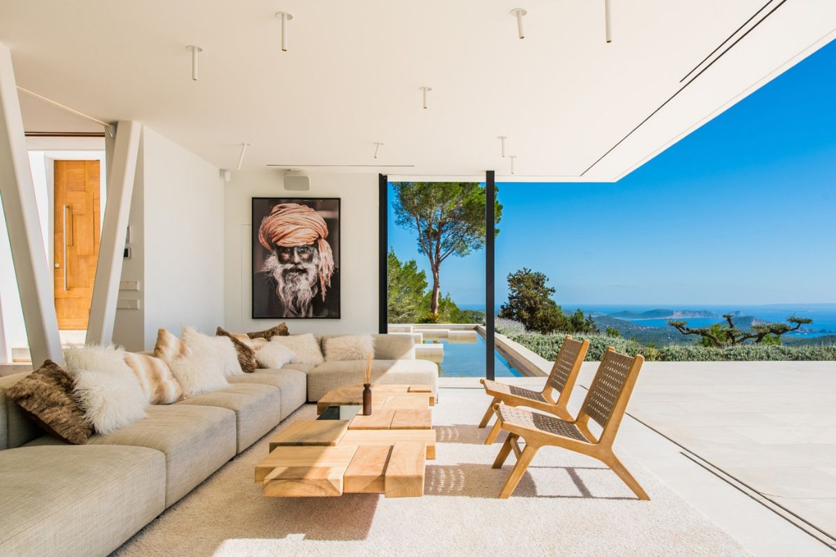 Biệt thự tối giản thiết kế cửa kính lớn, mở rộng tầm nhìn ra cảnh quan xung quanh (Ảnh: Sưu tầm)