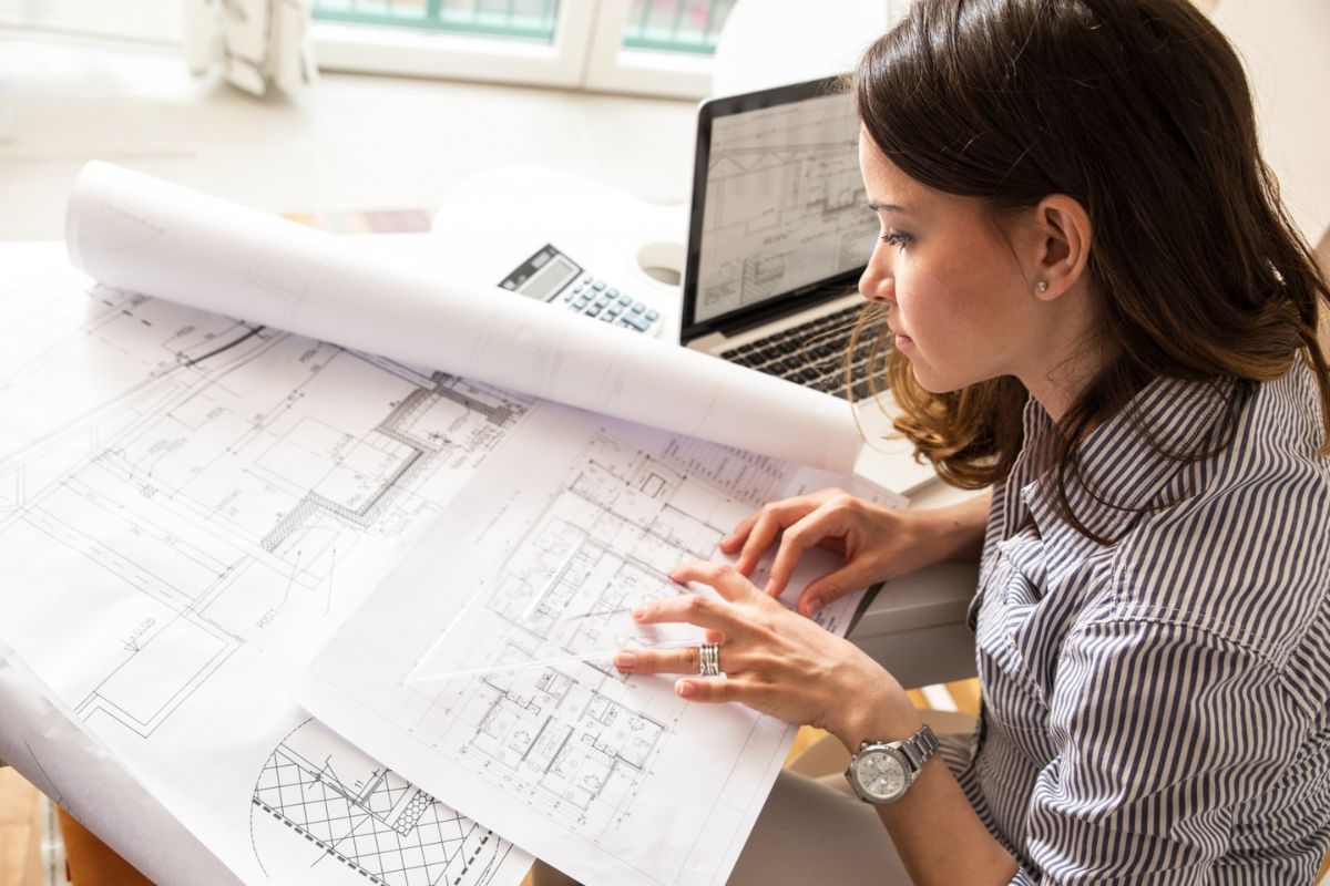 Kiến tr&uacute;c sư c&oacute; chuy&ecirc;n m&ocirc;n gi&uacute;p gia chủ ho&agrave;n thiện bộ hồ sơ thiết kế nh&agrave; ở chuẩn x&aacute;c, c&acirc;n bằng giữa c&ocirc;ng năng, thẩm mỹ, yếu tố kỹ thuật v&agrave; phong thủy (Ảnh: Sưu tầm)