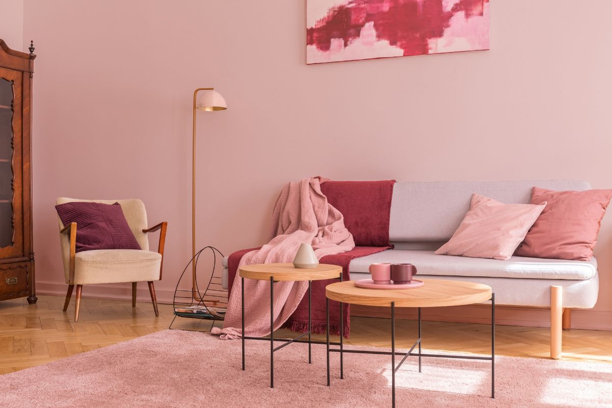 Gam màu hồng nude mang đến cho phòng khách vẻ đẹp tự nhiên và nhẹ nhàng (Ảnh: Sưu tầm)