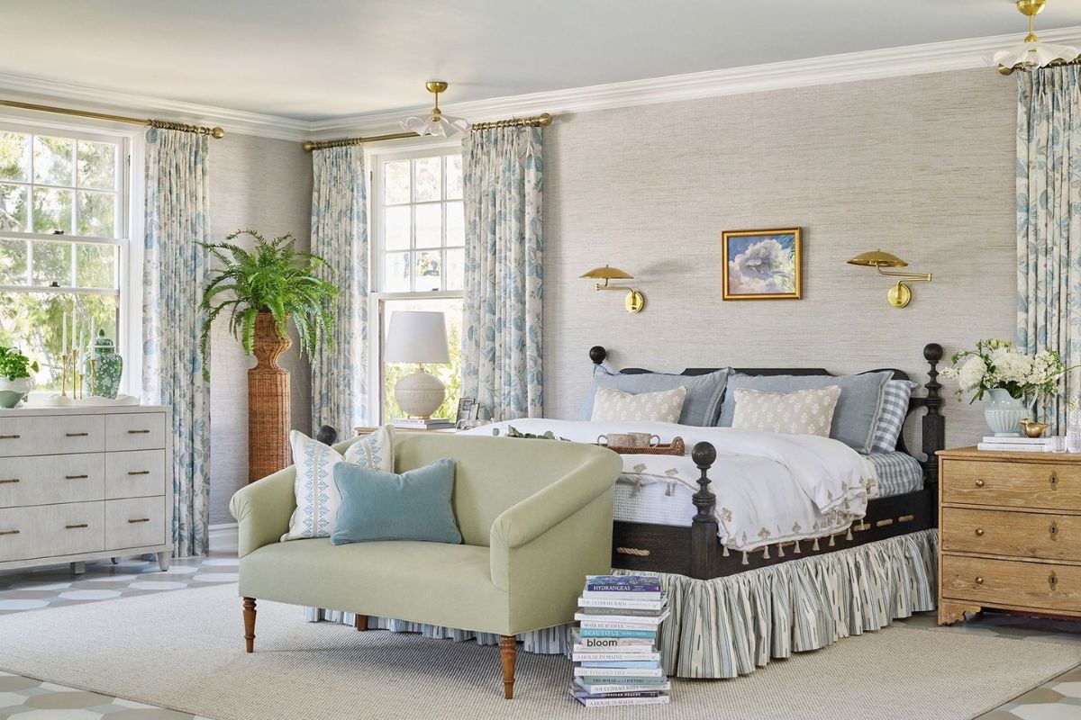 Chọn màu sơn phòng ngủ vợ chồng theo diện tích & ánh sáng là một trong những lưu ý cực kỳ quan trọng (Ảnh: Sưu tầm)